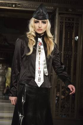 London Fashion Week - Pam Hogg Modenschau London, UK, 19 February 2017. A model walks the runway during the Pam Hogg show at Fashion Scout, London Fashion Week. Pam Hogg, Fashion Scout, London Fashion Week, London, UK 