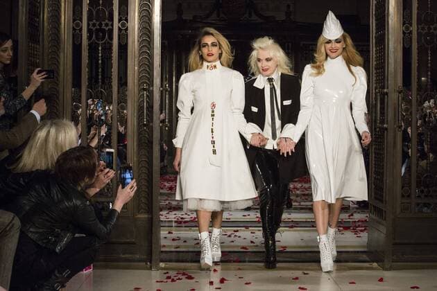 London Fashion Week - Pam Hogg Modenschau London, UK, 19 February 2017. Pictured: fashion designer Pam Hogg during the finale. A model walks the runway during the Pam Hogg show at Fashion Scout, London Fashion Week. Pam Hogg, Fashion Scout, London Fashion Week, London, UK 