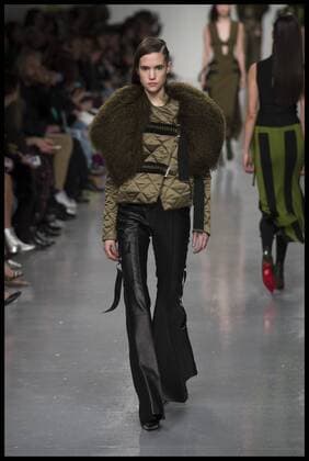 London Fashion Week - Koma Modenschau . 19 02 2017. London, United Kingdom. Models walk the catwalk at the David Koma show on day 3 of London Fashion Week 2017 at 180 The Strand, London, UK,  xBenxStevensx xi-Imagesx IIM-14435-0010