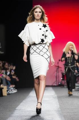 Model bei der Juana Martin Fashion Show mit Livemusik der Band Medina Azahara auf der Mercedes-Benz Fashion Week Madrid Autumn Winter 2017. Madrid, 19.02.2017 Juana Martin Model  Foto:xDyDxFotografosx xFuturexImage