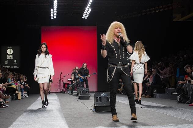 Model bei der Juana Martin Fashion Show mit Livemusik der Band Medina Azahara auf der Mercedes-Benz Fashion Week Madrid Autumn Winter 2017. Madrid, 19.02.2017 Juana Martin Model  Foto:xDyDxFotografosx xFuturexImage