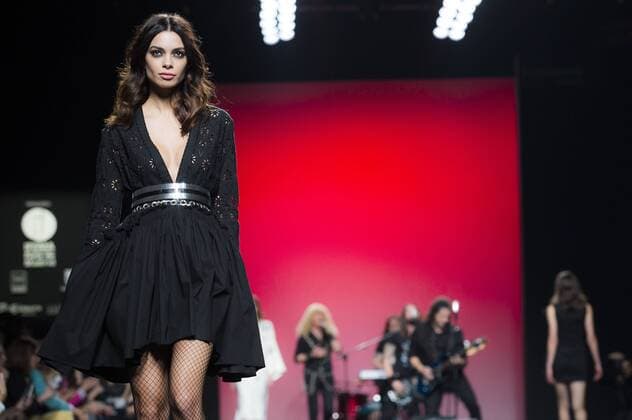 Model bei der Juana Martin Fashion Show mit Livemusik der Band Medina Azahara auf der Mercedes-Benz Fashion Week Madrid Autumn Winter 2017. Madrid, 19.02.2017 Juana Martin Model  Foto:xDyDxFotografosx xFuturexImage