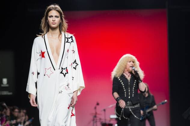 Model bei der Juana Martin Fashion Show mit Livemusik der Band Medina Azahara auf der Mercedes-Benz Fashion Week Madrid Autumn Winter 2017. Madrid, 19.02.2017 Juana Martin Model  Foto:xDyDxFotografosx xFuturexImage