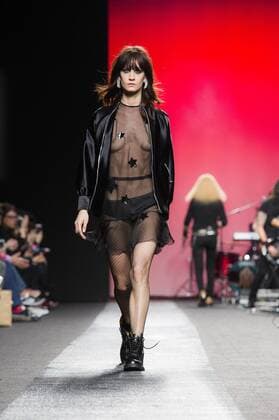 Model bei der Juana Martin Fashion Show mit Livemusik der Band Medina Azahara auf der Mercedes-Benz Fashion Week Madrid Autumn Winter 2017. Madrid, 19.02.2017 Juana Martin Model  Foto:xDyDxFotografosx xFuturexImage