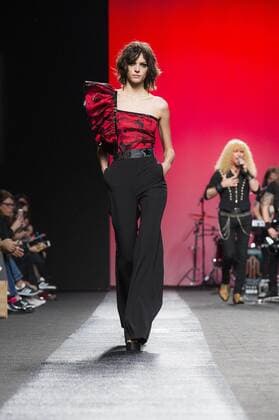 Model bei der Juana Martin Fashion Show mit Livemusik der Band Medina Azahara auf der Mercedes-Benz Fashion Week Madrid Autumn Winter 2017. Madrid, 19.02.2017 Juana Martin Model  Foto:xDyDxFotografosx xFuturexImage