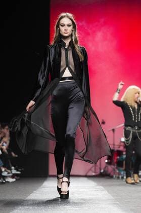 Model bei der Juana Martin Fashion Show mit Livemusik der Band Medina Azahara auf der Mercedes-Benz Fashion Week Madrid Autumn Winter 2017. Madrid, 19.02.2017 Juana Martin Model  Foto:xDyDxFotografosx xFuturexImage