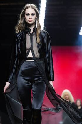 Model bei der Juana Martin Fashion Show mit Livemusik der Band Medina Azahara auf der Mercedes-Benz Fashion Week Madrid Autumn Winter 2017. Madrid, 19.02.2017 Juana Martin Model  Foto:xDyDxFotografosx xFuturexImage