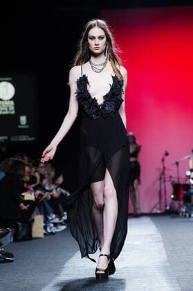 Model bei der Juana Martin Fashion Show mit Livemusik der Band Medina Azahara auf der Mercedes-Benz Fashion Week Madrid Autumn Winter 2017. Madrid, 19.02.2017 Juana Martin Model  Foto:xDyDxFotografosx xFuturexImage