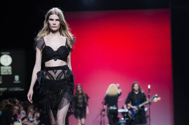 Model bei der Juana Martin Fashion Show mit Livemusik der Band Medina Azahara auf der Mercedes-Benz Fashion Week Madrid Autumn Winter 2017. Madrid, 19.02.2017 Juana Martin Model  Foto:xDyDxFotografosx xFuturexImage