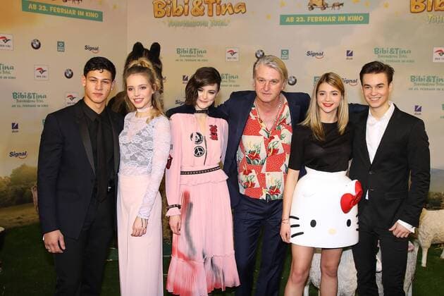 Emilio Sakraya, Lina Larissa Strahl, Lea van Acken, Detlev Buck, Lisa-Marie Koroll und Louis Held bei der Bibi und Tina- Tohuwabohu Total Film Premiere am 19.02.2017 in Berlin Bibi und Tina- Tohuwabohu Total Filmpremiere in Berlin, 2017 