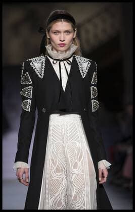 London Fashion Week - Temperley Modenschau . 19 02 2017. London, United Kingdom. Temperley London show on the third day of London Fashion Week for Autumn Winter 2017.  xStephenxLockx xi-Imagesx IIM-14436-0023
