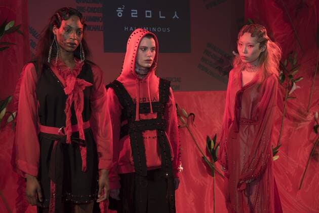 London Fashion Week - Haluminous Modenschau London Fashion Week: Haluminous Presentation AW17 Haluminous presentation of AW17 collection at Fashion Scout. Haluminous is a Sydney (AUS) bades womenswear and accessories brand, founded in 2016 by designer Hannah Kim  AlbertoxPezzali