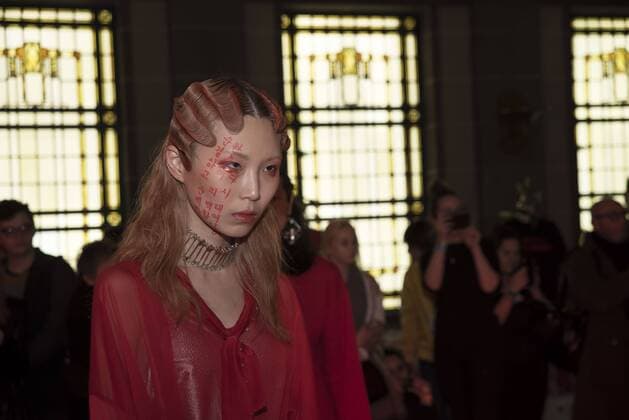 London Fashion Week - Haluminous Modenschau London Fashion Week: Haluminous Presentation AW17 Haluminous presentation of AW17 collection at Fashion Scout. Haluminous is a Sydney (AUS) bades womenswear and accessories brand, founded in 2016 by designer Hannah Kim  AlbertoxPezzali