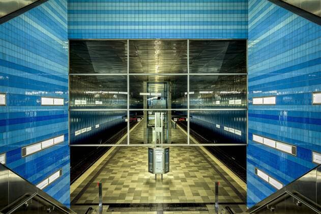Bahnhof Überseequartier in der Hamburger Hafencity  1020909312