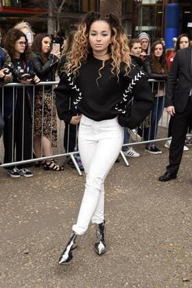 Ella Eyre bei der Topshop Unique AW17 Fashion Show auf der London Fashion Week AW17 in der Tate Modern. London, 19.02.2017 Ella Eyre  Foto:xS.xVasx xFuturexImage