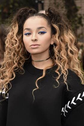 Ella Eyre bei der Topshop Unique AW17 Fashion Show auf der London Fashion Week AW17 in der Tate Modern. London, 19.02.2017 Ella Eyre  Foto:xS.xVasx xFuturexImage