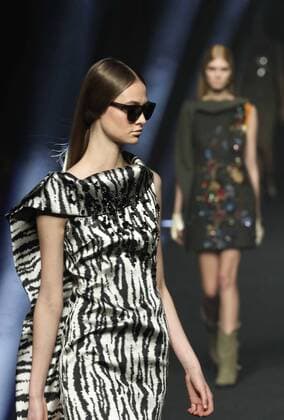 A model displays a 2017 2018 fall-winter collection s creation by Alvarno brand during a fashion show held as part of Mercedes Benz Fashion Week in Madrid, Spain, 20 February 2017. The Mercedes-Bemz Fashion Week Madrid runs from 16 to 21 February. Mercedes Benz Fashion Week Madrid !ACHTUNG: NUR REDAKTIONELLE NUTZUNG!  Copyright: xZipix 20170220-636231970628301962