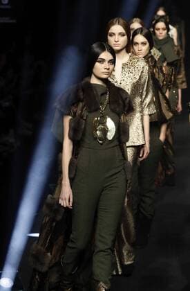 Several models display 2017 2018 fall-winter collection s creations by Alvarno brand during a fashion show held as part of Mercedes Benz Fashion Week in Madrid, Spain, 20 February 2017. The Mercedes-Bemz Fashion Week Madrid runs from 16 to 21 February. Mercedes Benz Fashion Week Madrid !ACHTUNG: NUR REDAKTIONELLE NUTZUNG!  Copyright: xZipix 20170220-636231971345170744