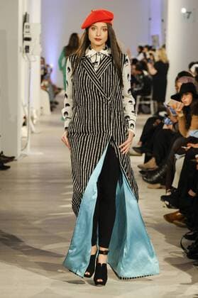 February 19, 2017 - London, UK - London, UK. A model presents a look by Syomir Izwa Gupta (Malaysia) on the final day of the UK s first London Modest Fashion Week taking place this weekend at the Saatchi Gallery. The two day event sees 40 brands from across the world come together to showcase their collections for Muslim and other religious women. London UK  - ZUMAl94_ 20170219_zaf_l94_056 Copyright: xStephenxChungx