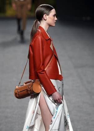 A model takes to the catwalk with the desings for the 2017 2018 fall-winter collection s creation by JuanJo Oliva during a fashion show held as part of Mercedes Benz Fashion Week in Madrid, Spain, 20 February 2017. The Mercedes-Benz Fashion Week Madrid runs from 16 to 21 February. Mercedes Benz Fashion Week Madrid !ACHTUNG: NUR REDAKTIONELLE NUTZUNG!  Copyright: xJJxGUILLENx 20170220-636232131653842865