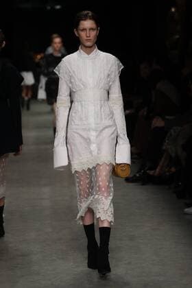 . 20 02 2017. London, United Kingdom. Burberry show on day four of London Fashion Week for Autumn Winter 2017.  xStephenxLockx xi-Imagesx IIM-14448-0003