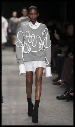 Bilder des Tages . 20 02 2017. London, United Kingdom. Burberry show on day four of London Fashion Week for Autumn Winter 2017.  xStephenxLockx xi-Imagesx IIM-14448-0041