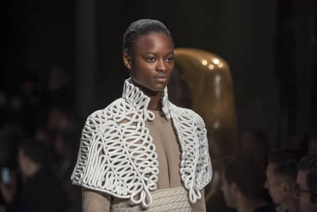 London Fashion Week: Burberry Fashion Show AW17 Burberry s fashion show for London Fashion Week AW17. The shoe took place at Burberry Makers House as part of the project in collaboration with the Henry Moore foundation.  AlbertoxPezzali
