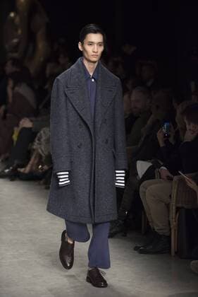 London Fashion Week: Burberry Fashion Show AW17 Burberry s fashion show for London Fashion Week AW17. The shoe took place at Burberry Makers House as part of the project in collaboration with the Henry Moore foundation.  AlbertoxPezzali