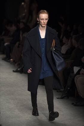 London Fashion Week: Burberry Fashion Show AW17 Burberry s fashion show for London Fashion Week AW17. The shoe took place at Burberry Makers House as part of the project in collaboration with the Henry Moore foundation.  AlbertoxPezzali