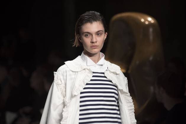London Fashion Week: Burberry Fashion Show AW17 Burberry s fashion show for London Fashion Week AW17. The shoe took place at Burberry Makers House as part of the project in collaboration with the Henry Moore foundation.  AlbertoxPezzali