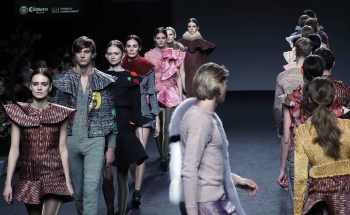 Models take to the catwalk with creations of the Fall Winter 2017 collection by designer Rocio Laseca at the Mercedes-Benz Fashion Week Madrid (MBFWM) held at the IFEMA Congress and Events center in Madrid, 21 February 2017. THE MBFWM runs from 16 to 21 February. MADRID FASHION WEEK !ACHTUNG: NUR REDAKTIONELLE NUTZUNG!  Copyright: xZipix 20170221-636232874720590712