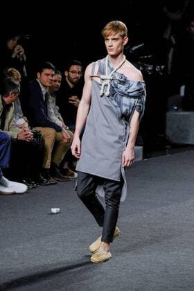 February 21, 2017 - Madrid, Spain - A model walks the runway at the THREEONES show during the EGO Mercedes-Benz Madrid Fashion Week Autumn Winter 2017 2018 at IFEMA on February 21, 2017 in Madrid, Spain Madrid Spain  - ZUMAn230 20170221_zaa_n230_158 Copyright: xOscarxGonzalezx