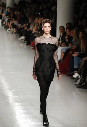(170221) -- LONDON, Feb. 21, 2017 -- A model presents a creation at the EMILIO DE LA MORENA show during London Fashion Week in London, Britain on Feb. 21, 2017. ) (gl) BRITAIN-LONDON-FASHION WEEK-EMILIO DE LA MORENA HanxYan 