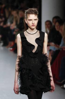 (170221) -- LONDON, Feb. 21, 2017 -- A model presents a creation at the EMILIO DE LA MORENA show during London Fashion Week in London, Britain on Feb. 21, 2017. ) (gl) BRITAIN-LONDON-FASHION WEEK-EMILIO DE LA MORENA HanxYan 