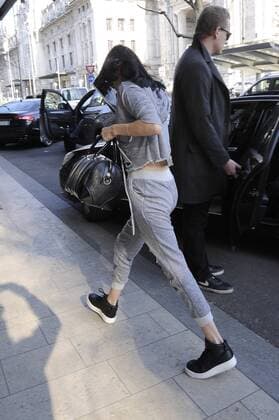 Milano Bella Hadid arriving at the hotel for the Milan Fashion Week  Copyright: xLivioxValeriox xIPAx xLivioxValeriox
