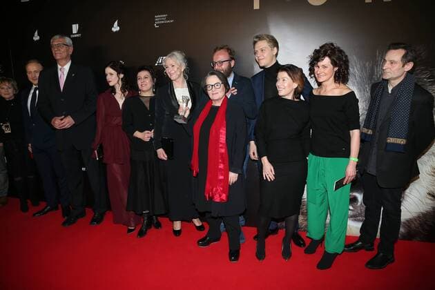 Premiere of Agnieszka Holland s thriller Pokot (Spoor) in Warsaw Premiere of the winner of the Silver Bear Alfred Bauer prize at the Berlin Film Festival the newest Agnieszka Holland s thriller Pokot (Spoor) on February 21, 2017 in Warsaw, Poland. In the picture: Agnieszka Holland with the cast EN_01246625_0216 