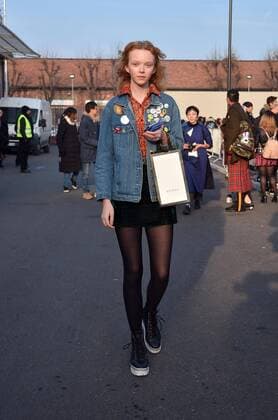 milano 22-02-2107 milano fashion week - settimana della moda sfilata gucci nella foto street style - streetsnaps  0
