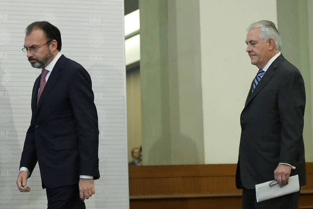 US Secretary of State Rex Tillerson (R), and Mexcan Foreign Minister Luis Vdiegaray (L) during a press conference in Mexico City, Mexico, 23 February 2017. Kelly assured that there will be no massive deportations or military operations against Mexican immigrants in the United States. KELLY: THERE WILL BE NO MASSIVE DEPORTATIONS NOR MILITARY OPERATIONS AGAINST IMMIGRANTS !ACHTUNG: NUR REDAKTIONELLE NUTZUNG!  Copyright: xJoséxMéndezx MEX001 20170223-636234869912639164