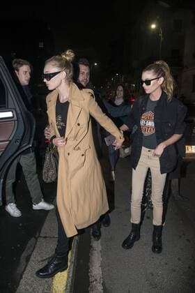 Milan, Elsa Hosk and Gigi Hadid output Moschino fashion show in the picture: Elsa Hosk, Gigi Hadid  Copyright: xAlbertoxScarpinatox xIPAx xAlbertoxScarpinatox