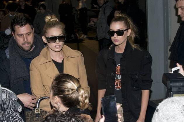 Milan, Elsa Hosk and Gigi Hadid output Moschino fashion show in the picture: Elsa Hosk, Gigi Hadid  Copyright: xAlbertoxScarpinatox xIPAx xAlbertoxScarpinatox