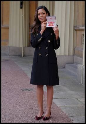 Verleihung von Ritterorden in London . 23 02 2017. London, United Kingdom. Investitures. Buckingham Palace. Actress Naomie Harris after the Queen s investitures at Buckingham Palace  xi-Imagesx xPoolx IIM-14494-0005