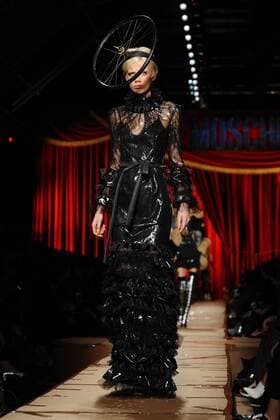 Mailand Fashion Week - Moschino Modenschau Milan woman s Fashion Week Fall Winter 2017 2018. Milano Moda donna , autunno inverno 2017 2018 . Moschino fashion Show  Copyright: xSickix xIPAx xFotosickix