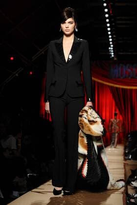 Mailand Fashion Week - Moschino Modenschau Milan woman s Fashion Week Fall Winter 2017 2018. Milano Moda donna , autunno inverno 2017 2018 . Moschino fashion Show  Copyright: xSickix xIPAx xFotosickix