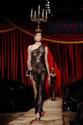 Mailand Fashion Week - Moschino Modenschau Milan woman s Fashion Week Fall Winter 2017 2018. Milano Moda donna , autunno inverno 2017 2018 . Moschino fashion Show  Copyright: xSickix xIPAx xFotosickix
