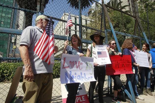 US citizens protest against the visit of US Secretaries outside the United States Embassy in Mexico City, Mexico, 23 February 2017. A group of Mexicans and US citizens staged a protest in two points of the Mexican Capital against the visit of US Secretary of State Rex Tillerson and National Security Secretary John Kelly. US CITIZENS PROTEST FOR THE VISIT OF US SECRETARIES TO MEXICO !ACHTUNG: NUR REDAKTIONELLE NUTZUNG!  Copyright: xMarioxGuzmánx MEX001 20170224-636234951111403847