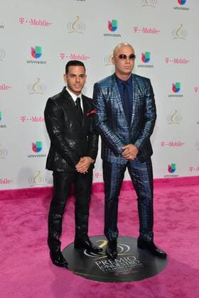 Singers Tito El Bambino and Wisin pose as they arrive at Lo Nuestro Latin Music Awards at the American Airlines Arena in Miami, Florida, Unied States, 23 February 2017. LO NUESTRO LATIN MUSIC AWARDS !ACHTUNG: NUR REDAKTIONELLE NUTZUNG!  Copyright: xGIORGIOxVIERAx MIA001 20170224-636235013762455093