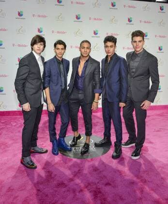 Members of the music band CNCO pose as they arrive at Lo Nuestro Latin Music Awards at the American Airlines Arena in Miami, Florida, Unied States, 23 February 2017. LO NUESTRO LATIN MUSIC AWARDS !ACHTUNG: NUR REDAKTIONELLE NUTZUNG!  Copyright: xGIORGIOxVIERAx MIA001 20170224-636235051994957945