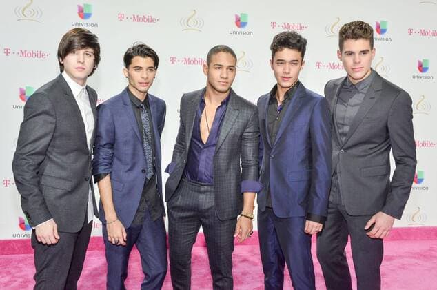 Members of the music band CNCO pose as they arrive at Lo Nuestro Latin Music Awards at the American Airlines Arena in Miami, Florida, Unied States, 23 February 2017. LO NUESTRO LATIN MUSIC AWARDS !ACHTUNG: NUR REDAKTIONELLE NUTZUNG!  Copyright: xGIORGIOxVIERAx MIA001 20170224-636235052645001611