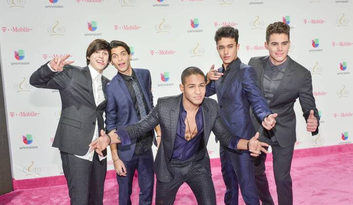 Members of the music band CNCO pose as they arrive at Lo Nuestro Latin Music Awards at the American Airlines Arena in Miami, Florida, Unied States, 23 February 2017. LO NUESTRO LATIN MUSIC AWARDS !ACHTUNG: NUR REDAKTIONELLE NUTZUNG!  Copyright: xGIORGIOxVIERAx MIA001 20170224-636235052662317389