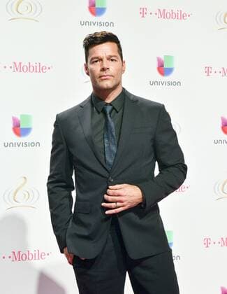 Puerto Rican singer Ricky Martin poses as he arrives at Lo Nuestro Latin Music Awards at the American Airlines Arena in Miami, Florida, Unied States, 23 February 2017. LO NUESTRO LATIN MUSIC AWARDS !ACHTUNG: NUR REDAKTIONELLE NUTZUNG!  Copyright: xGIORGIOxVIERAx MIA001 20170224-636235057155995777